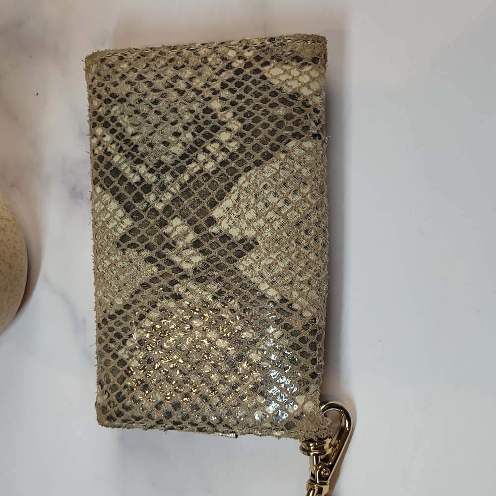 MICHAEL KORS SNAKE PRINT  PHONE WRISTLET - Picture 9 of 14